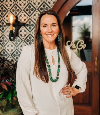 Portrait of Dede Dietzmann, REALTOR®.